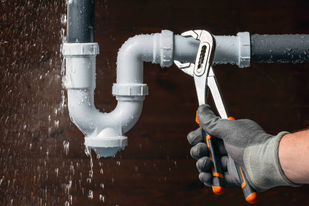 Professional Emergency Plumber technician working in Radford, VA